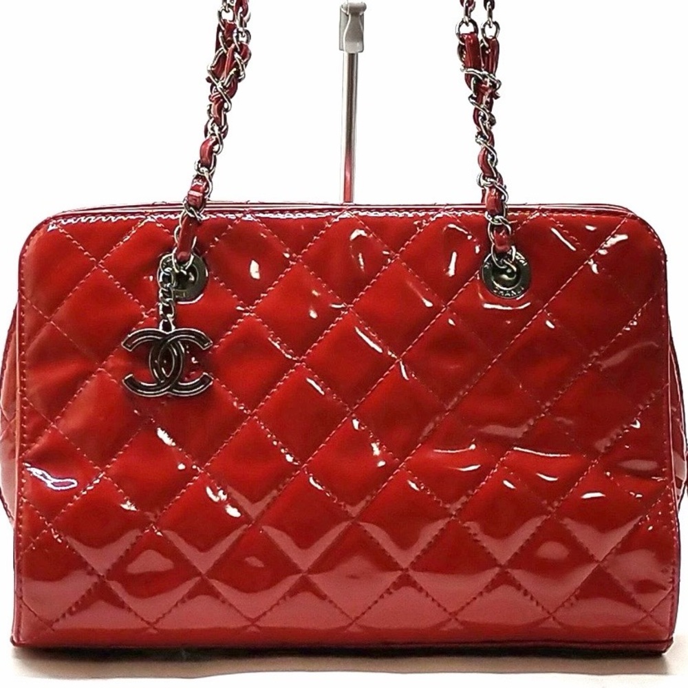 CHANEL Red Quilted Patent Leather Shoulder Bag with Chain Strap